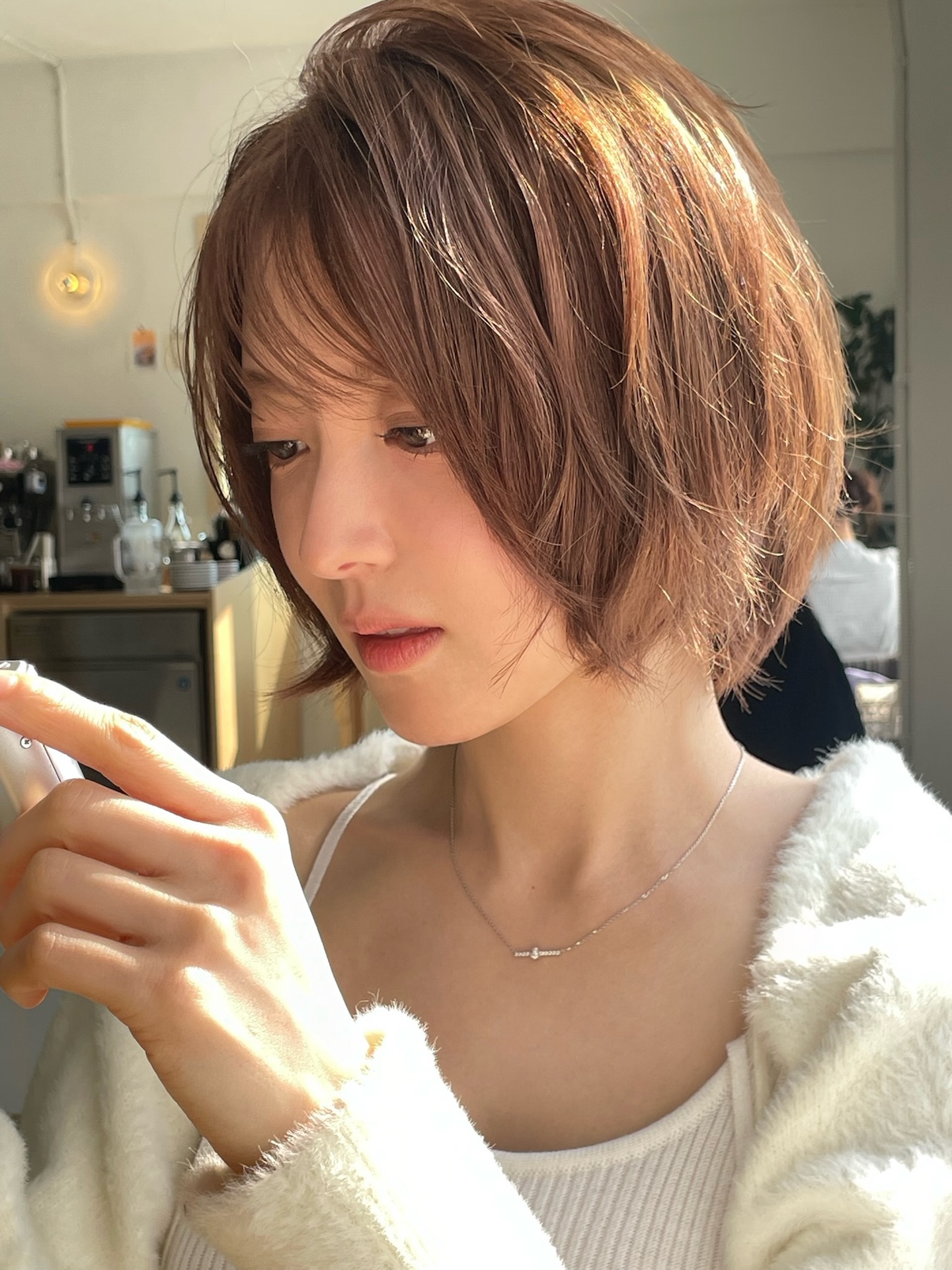 Nữ ch&iacute;nh phim "Cổ tay &aacute;o m&agrave;u đỏ" khiến chị em muốn cắt t&oacute;c ngắn layer ngay v&agrave; lu&ocirc;n v&igrave; visual như nh&acirc;n vật truyện tranh- Ảnh 1.