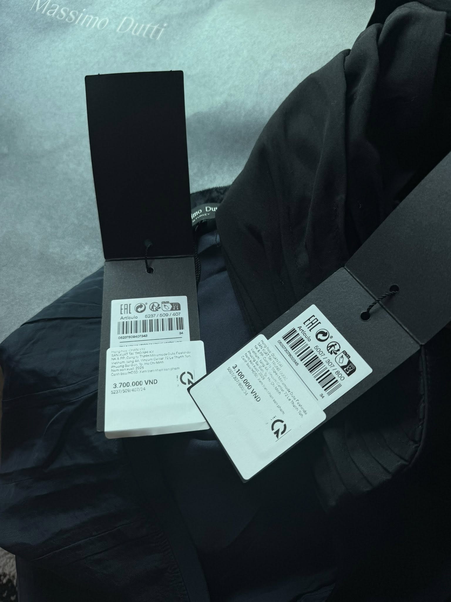 Drama "chị kế to&aacute;n nghỉ Chủ nhật" của Massimo Dutti Việt Nam: Kh&aacute;ch bỏ 6,8 triệu đồng mua đồ nhưng phải về tay kh&ocirc;ng trong cay đắng- Ảnh 1.