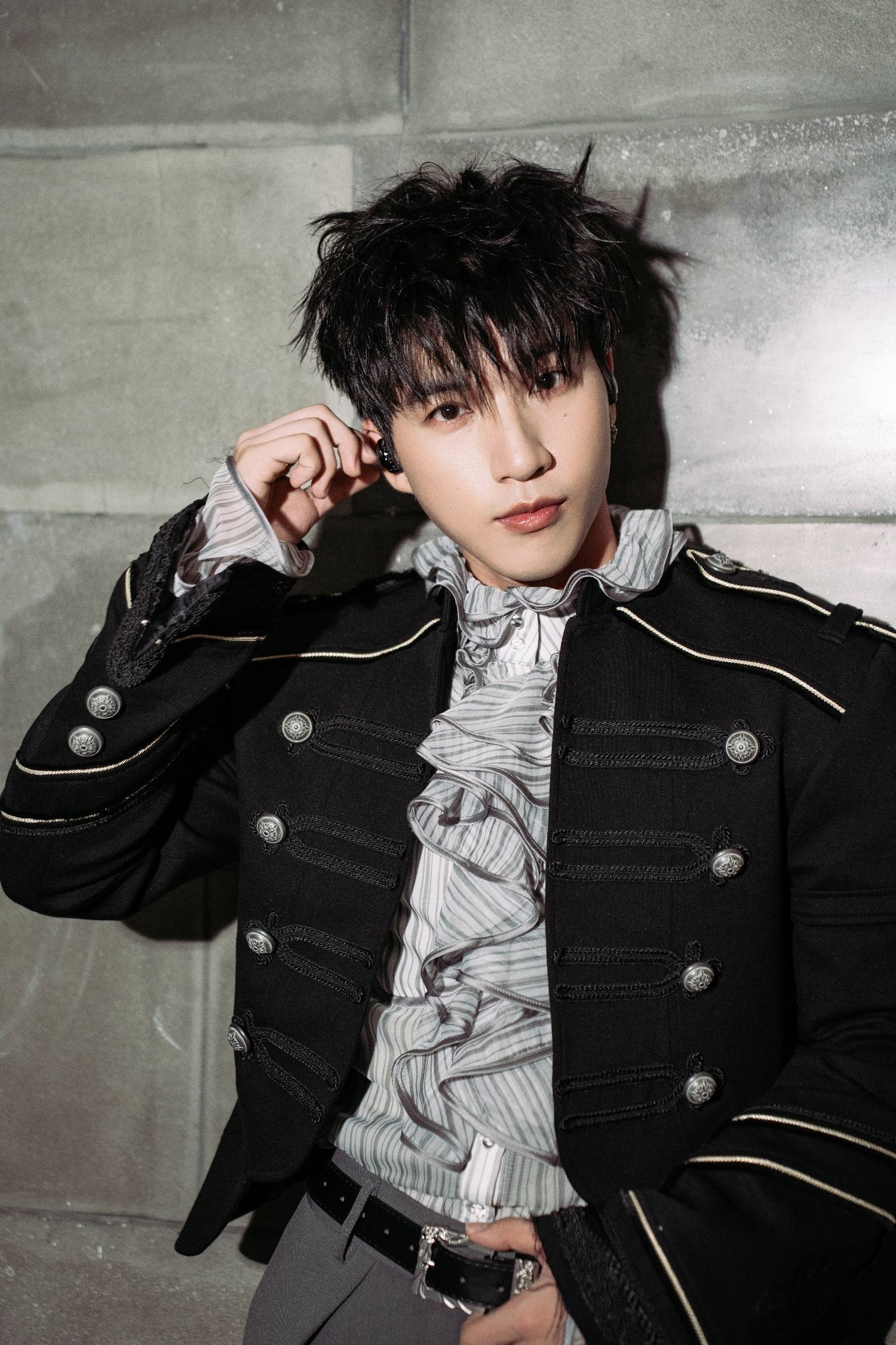 Album hot nhất Việt Nam hiện tại: Nam ca sĩ mất t&iacute;ch 2 năm đ&aacute;nh bại BTS, bao v&acirc;y HIEUTHUHAI- Ảnh 4.