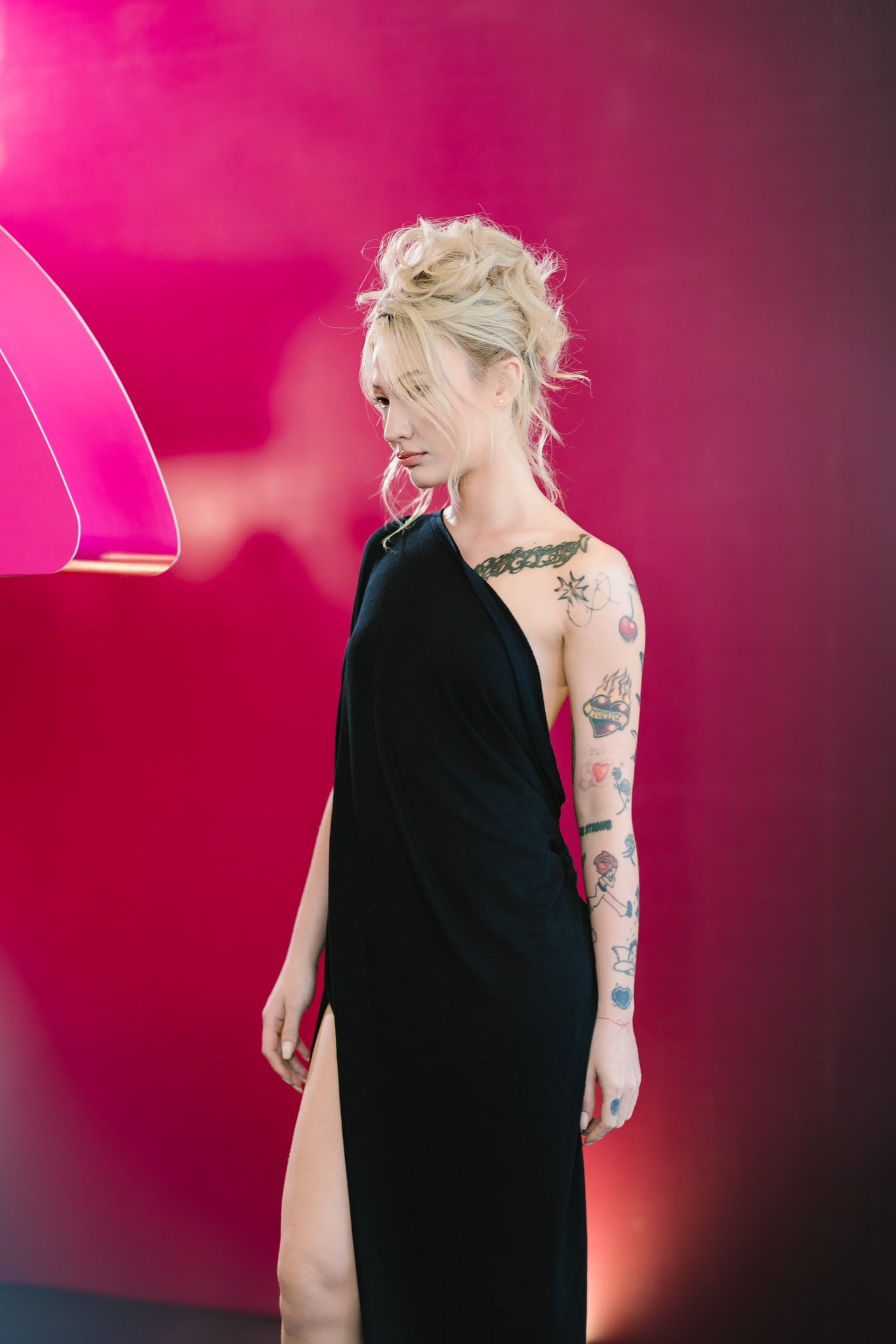 Chi Pu bị t&oacute;m d&iacute;nh l&uacute;c nửa đ&ecirc;m, ai d&egrave; bị b&oacute;ng lưng của mỹ nh&acirc;n Việt n&agrave;y giật spotlight- Ảnh 5.