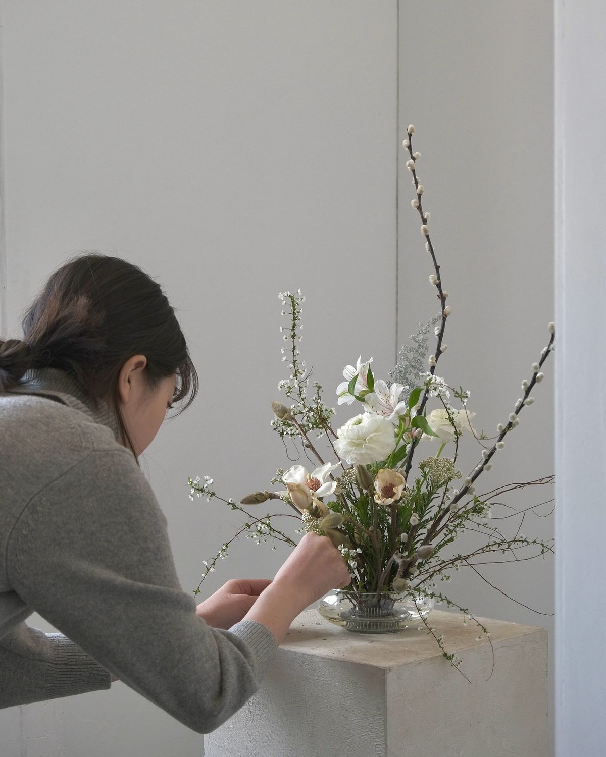 Giới cắm hoa dậy s&oacute;ng với drama so tr&igrave;nh độ của 2 "chị đại": Nếu l&agrave;m chưa đ&uacute;ng th&igrave; đừng dạy người kh&aacute;c- Ảnh 1.