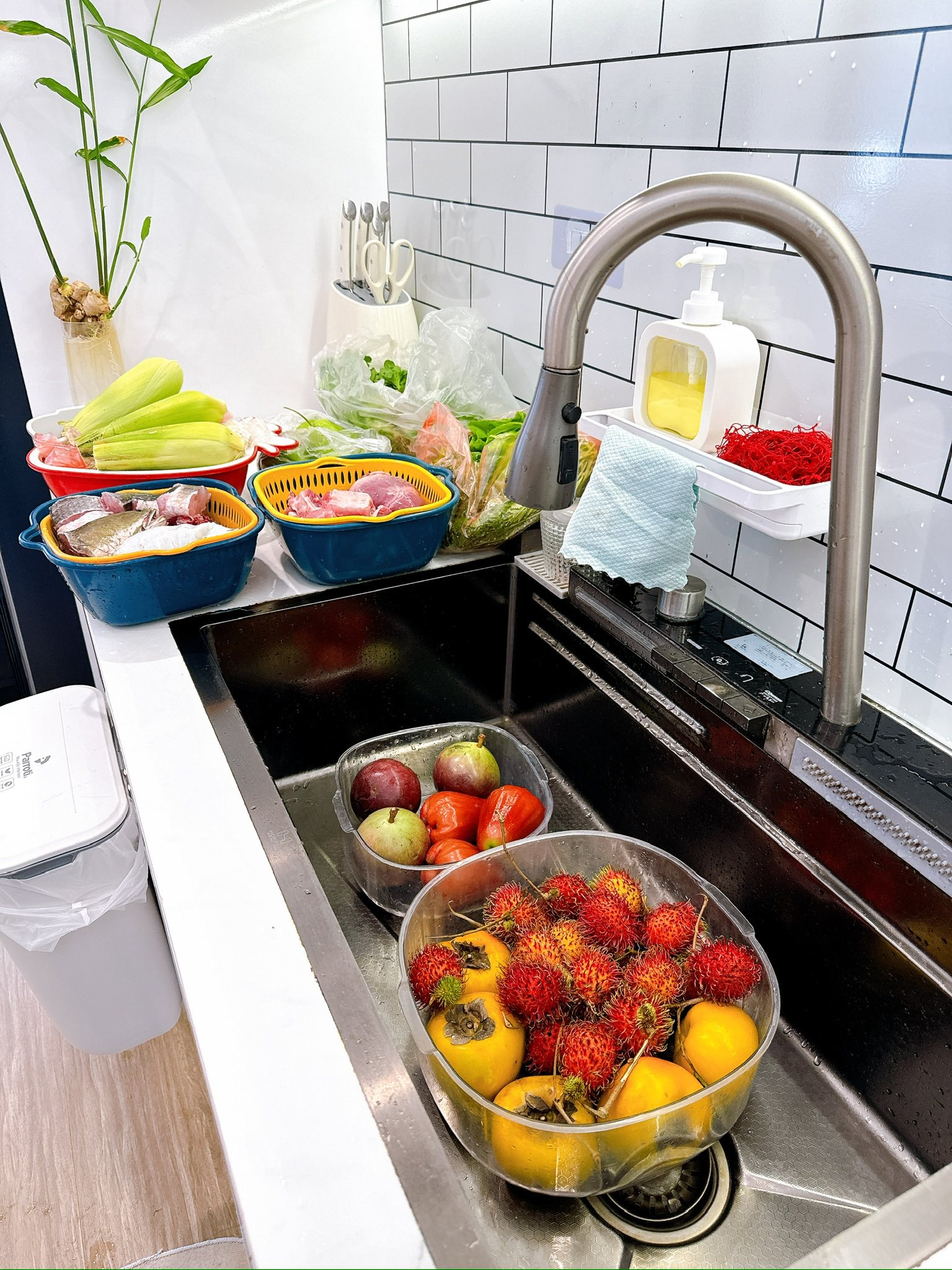 Bếp 5m&sup2; của mẹ bỉm H&agrave; Nội thay đổi ho&agrave;n to&agrave;n chỉ nhờ 1 m&oacute;n: Nhỏ nhưng giải quyết 4 vấn đề c&ugrave;ng l&uacute;c- Ảnh 11.