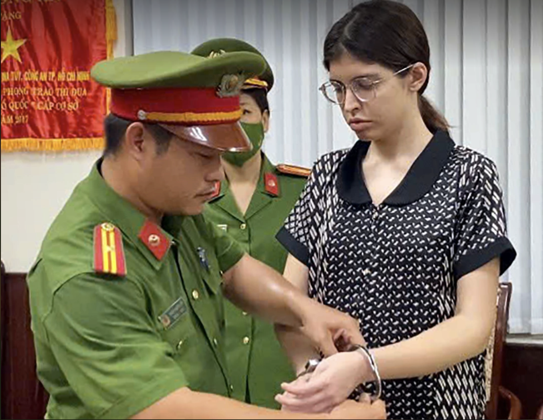 Ca sĩ Chi D&acirc;n rủ bạn h&ugrave;n tiền mua ma tu&yacute;, người mẫu An T&acirc;y rủ trợ l&yacute; quay Tiktok c&ugrave;ng "bay lắc", t&agrave;ng trữ chất cấm ngay tại căn hộ hạng sang- Ảnh 2.