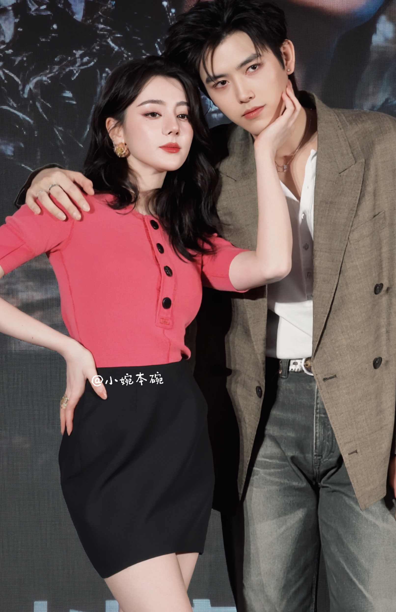 Mỹ nam bị coi l&agrave; miếng kẹo cao su d&iacute;nh dưới đế gi&agrave;y của Địch Lệ Nhiệt Ba- Ảnh 5.