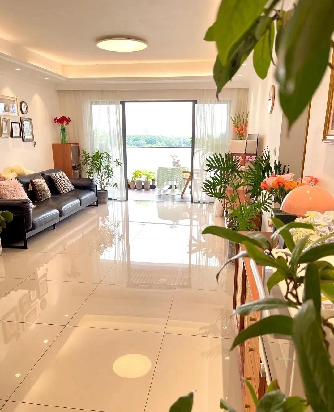 Ng&ocirc;i nh&agrave; hướng biển của người phụ nữ 40 tuổi sống một m&igrave;nh: Kh&ocirc;ng cần xa hoa vẫn đủ đầy, mỗi ng&agrave;y như đang nghỉ dưỡng- Ảnh 4.