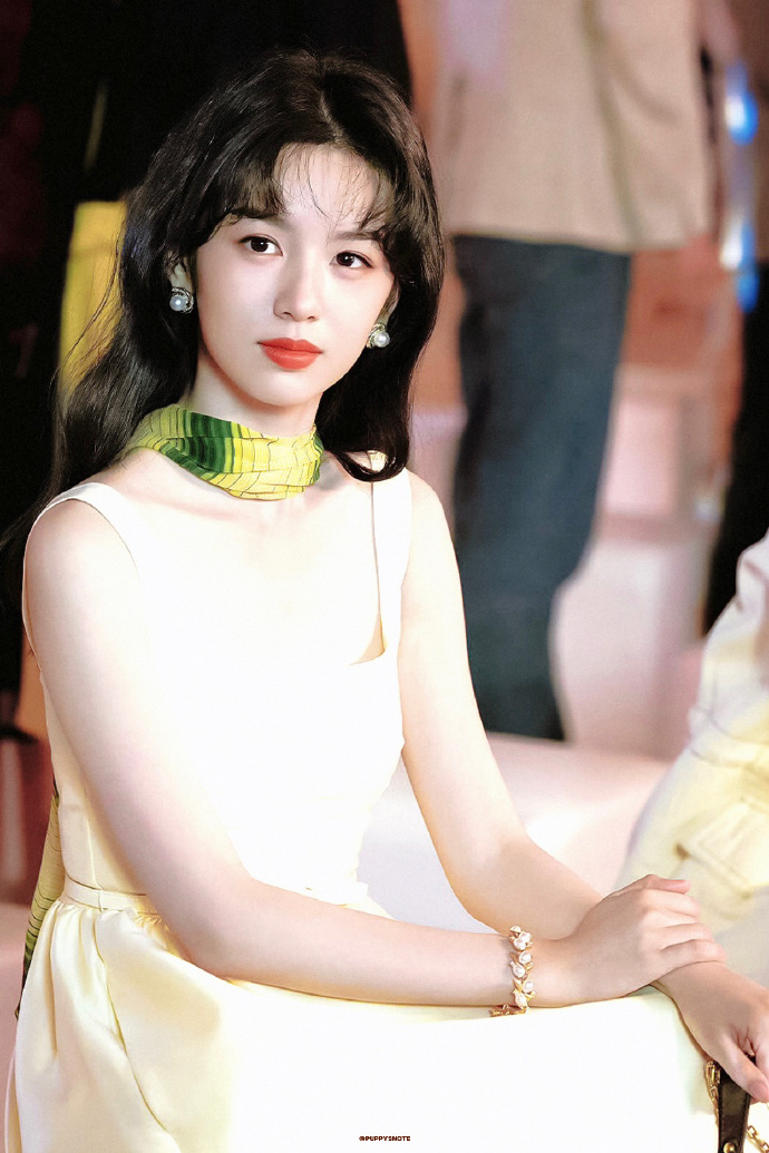 C&ocirc; d&acirc;u đẹp nhất Trung Quốc hiện tại: Sắc v&oacute;c ngọc ng&agrave; vạn người ao ước, l&agrave;n da như được dệt bằng &aacute;nh trăng- Ảnh 11.