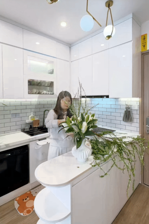 Bếp 5m&sup2; của mẹ bỉm H&agrave; Nội thay đổi ho&agrave;n to&agrave;n chỉ nhờ 1 m&oacute;n: Nhỏ nhưng giải quyết 4 vấn đề c&ugrave;ng l&uacute;c- Ảnh 8.