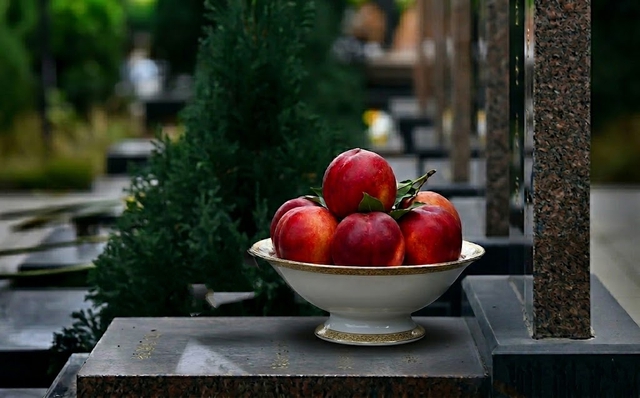 Đi tảo mộ Thanh Minh nhớ kỹ quy tắc "3 quả kh&ocirc;ng mang, 1 vật kh&ocirc;ng c&uacute;ng" kẻo tổ ti&ecirc;n quở tr&aacute;ch, gia đạo bất an- Ảnh 2.