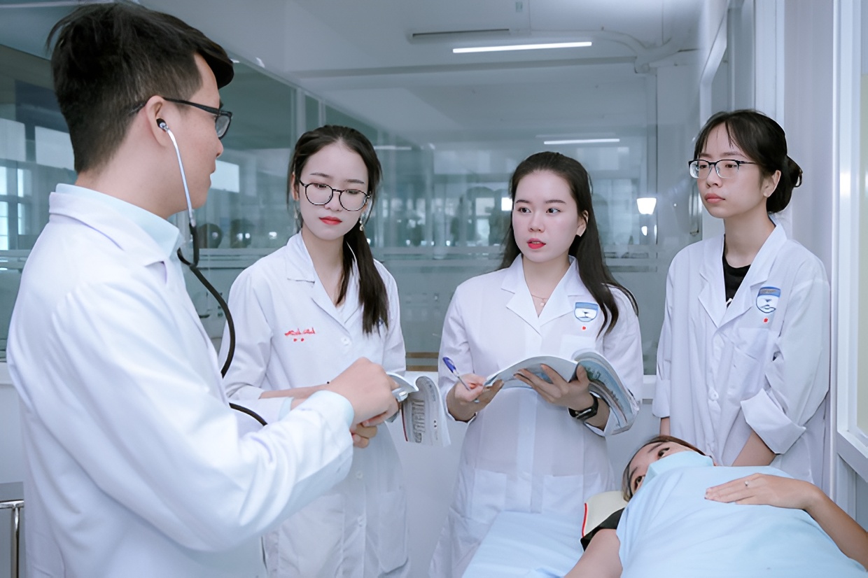 Ng&agrave;nh học "miễn nhiễm với thất nghiệp", kh&aacute;t nh&acirc;n lực trầm trọng tại Việt Nam v&agrave; thế giới, kh&ocirc;ng lo bị AI ảnh hưởng- Ảnh 2.