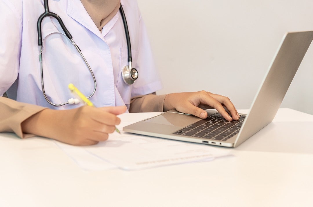 Vợ bị nhiễm HIV sau khi chồng đi "ăn vụng" ở b&ecirc;n ngo&agrave;i rồi ngỡ ng&agrave;ng trước lời biện minh của đối phương- Ảnh 2.