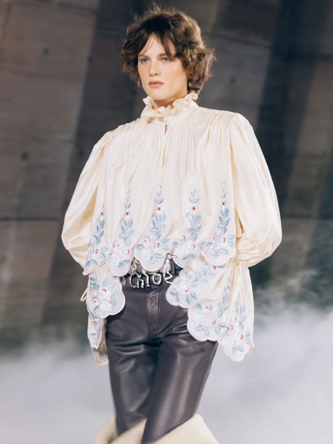 Tưởng "sến sẩm" nhưng đ&acirc;y lại l&agrave; chi tiết cứu rỗi mọi v&oacute;c d&aacute;ng, l&agrave;m khuynh đảo tủ đồ nhất năm 2026- Ảnh 24.