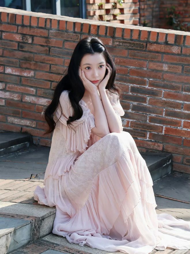 Tưởng "sến sẩm" nhưng đ&acirc;y lại l&agrave; chi tiết cứu rỗi mọi v&oacute;c d&aacute;ng, l&agrave;m khuynh đảo tủ đồ nhất năm 2026- Ảnh 8.