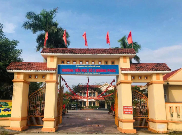 Tạm đ&igrave;nh chỉ hiệu trưởng trường tiểu học ở Quảng Trị để điều tra dấu hiệu "chạy" hợp đồng- Ảnh 1.