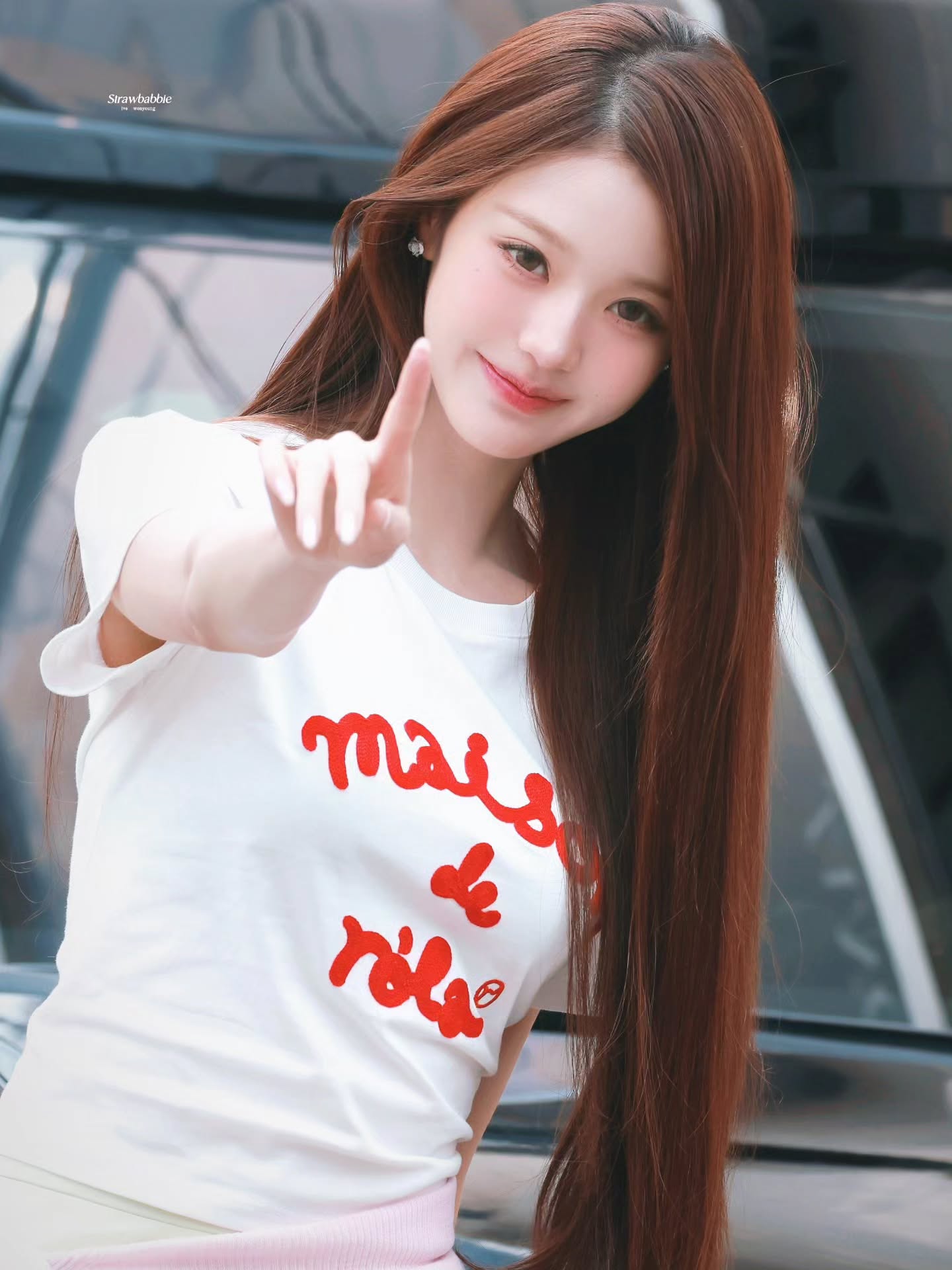 Vẻ đẹp kh&ocirc;ng thật qua cam thường của Jang Wonyoung: Đ&acirc;y m&agrave; l&agrave; ch&acirc;n người ư?- Ảnh 4.