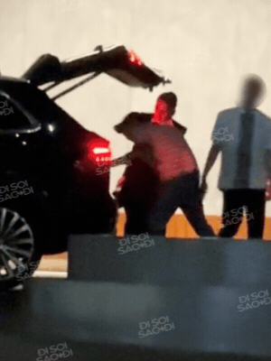 Chi Pu bị t&oacute;m d&iacute;nh l&uacute;c nửa đ&ecirc;m, ai d&egrave; bị b&oacute;ng lưng của mỹ nh&acirc;n Việt n&agrave;y giật spotlight- Ảnh 4.