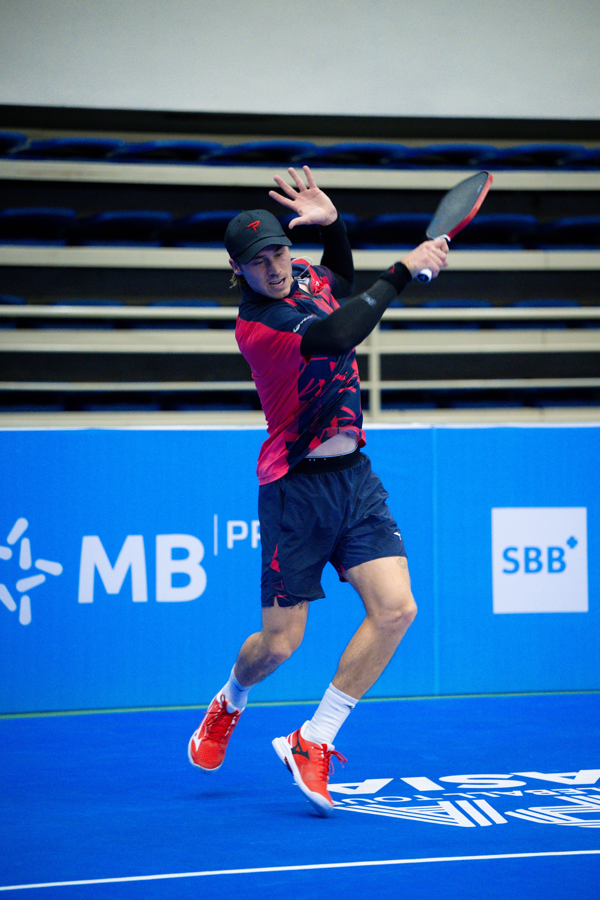 Đẳng cấp: L&yacute; Ho&agrave;ng Nam ch&acirc;n đau tập tễnh vẫn đ&aacute;nh bại Top 4 PPA Christian Alshon- Ảnh 13.