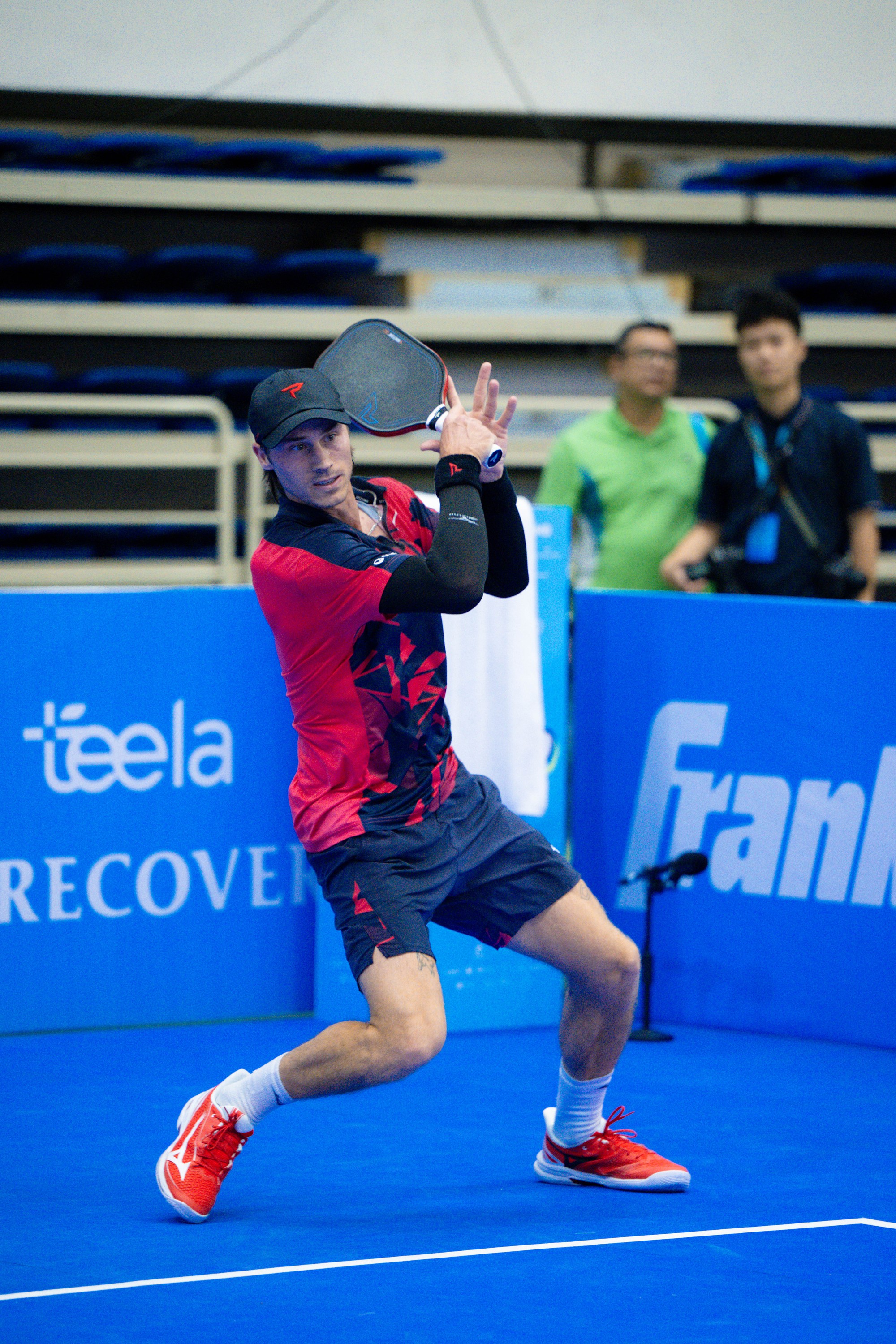 Đẳng cấp: L&yacute; Ho&agrave;ng Nam ch&acirc;n đau tập tễnh vẫn đ&aacute;nh bại Top 4 PPA Christian Alshon- Ảnh 12.