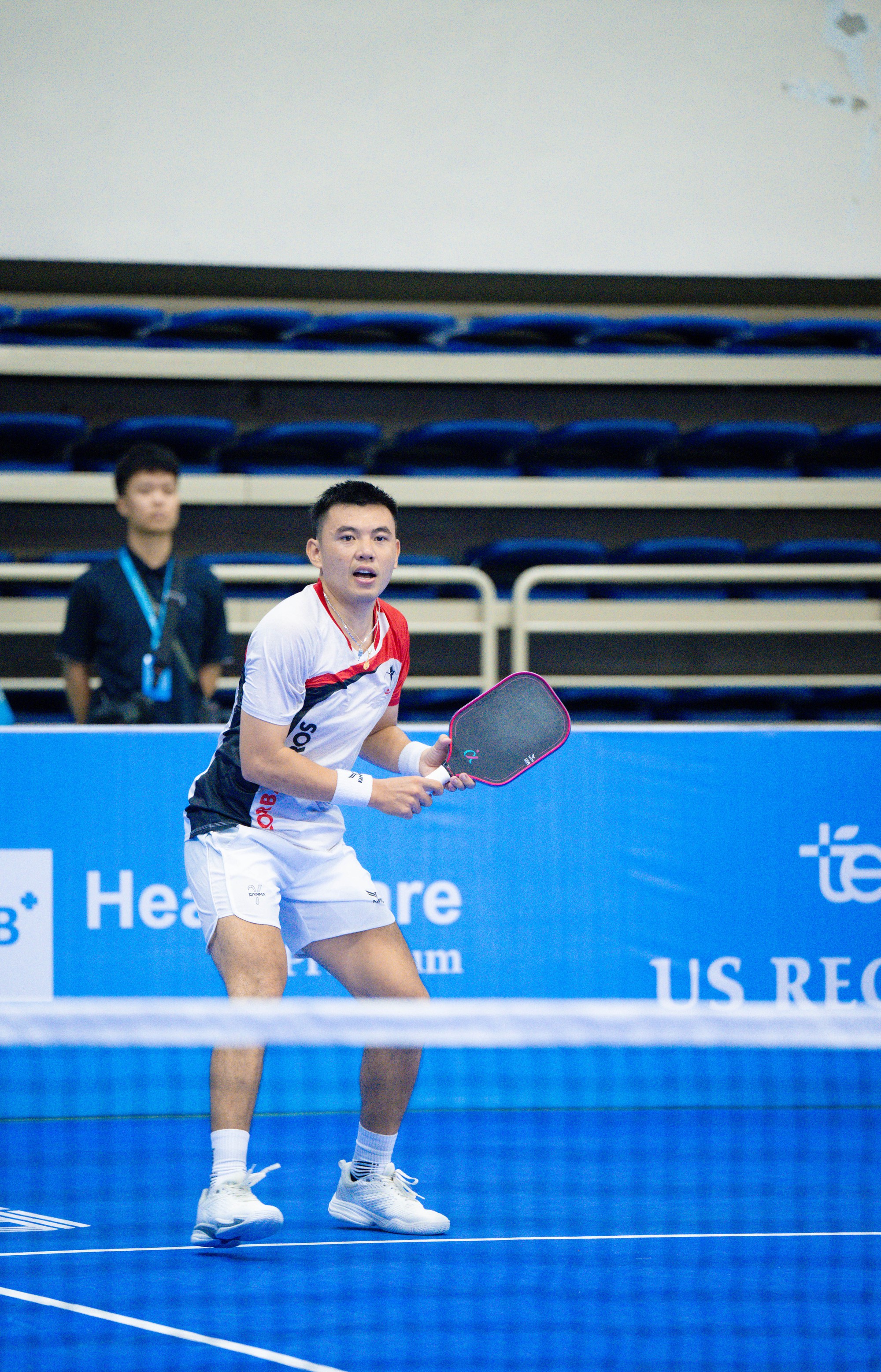 Tranh c&atilde;i &lsquo;nảy lửa&rsquo; pha b&oacute;ng gi&uacute;p L&yacute; Ho&agrave;ng Nam hạ tay vợt Top 4 thế giới: In hay Out, ai mới đ&uacute;ng?&rdquo;- Ảnh 3.