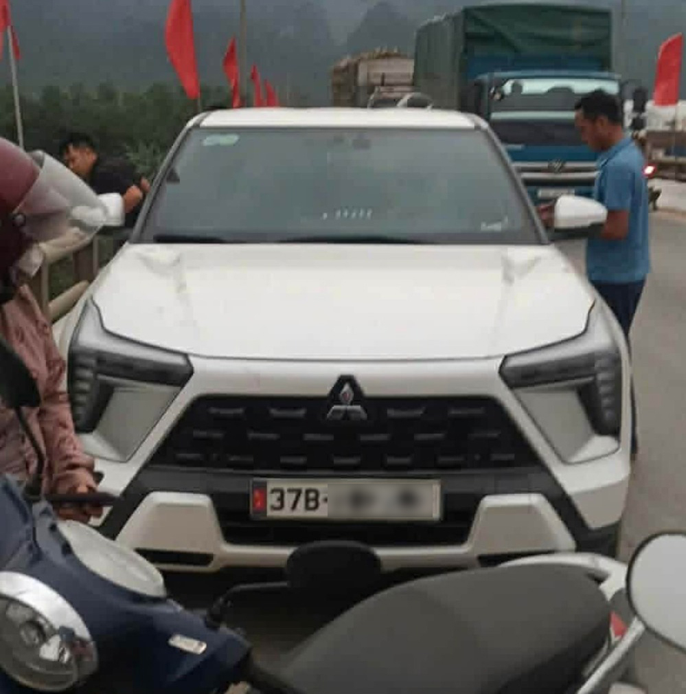 Danh t&iacute;nh c&ocirc; g&aacute;i nghi để lại &ocirc; t&ocirc; tr&ecirc;n cầu rồi mất t&iacute;ch ở Nghệ An- Ảnh 1.