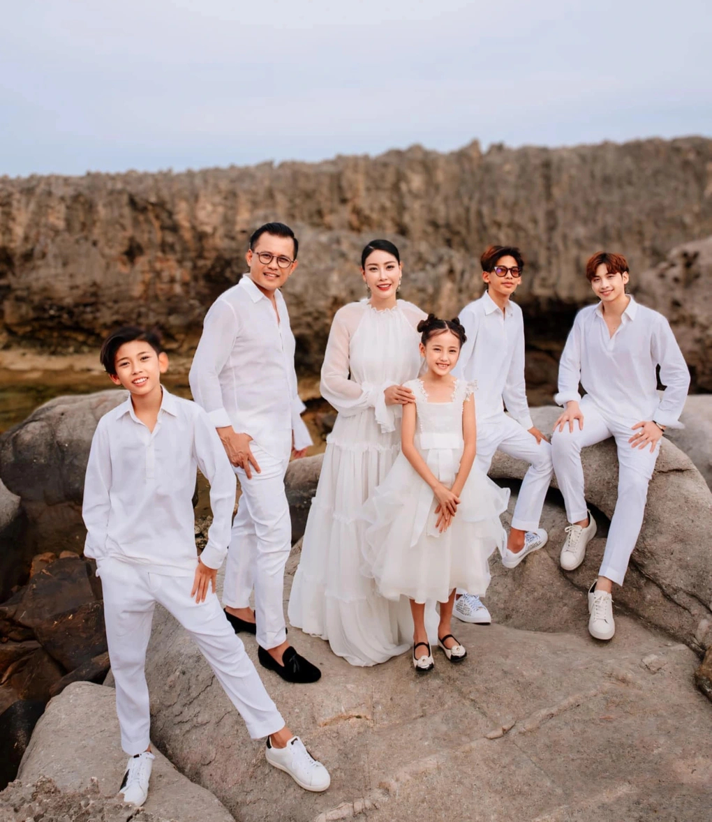 Mỹ nh&acirc;n Việt 16 tuổi đăng quang hoa hậu, 31 tuổi t&aacute;i h&ocirc;n với chồng đại gia: Sống xa hoa trong si&ecirc;u biệt thự 400 tỷ- Ảnh 3.