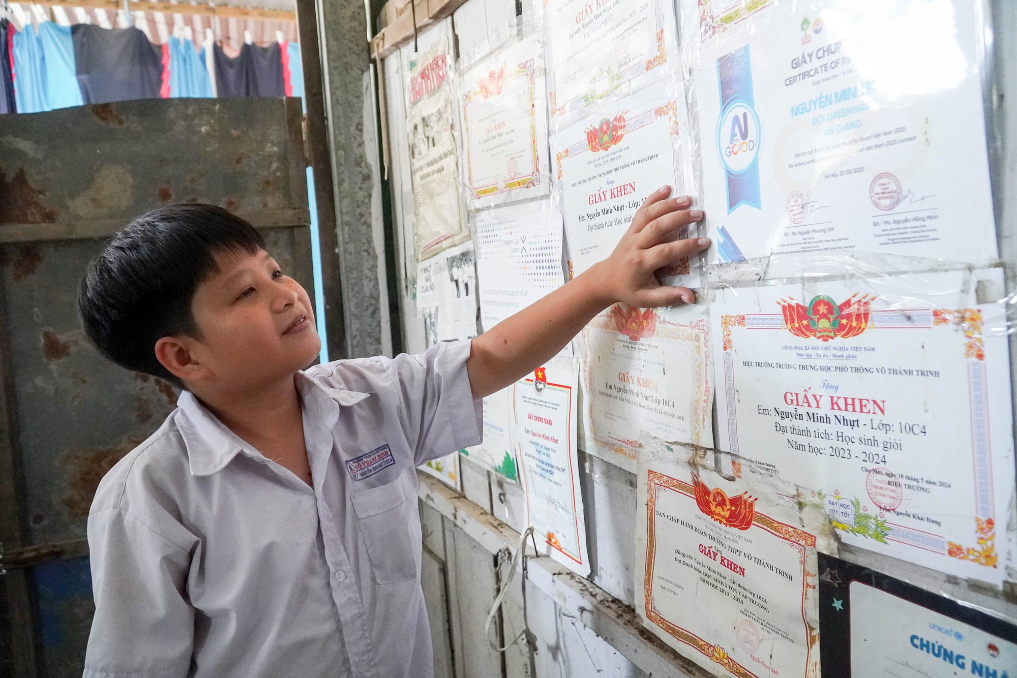 Ch&agrave;ng trai t&iacute; hon v&agrave; lời hứa với b&agrave; nội: "Con sẽ đậu đại học, con l&agrave;m được!"- Ảnh 11.