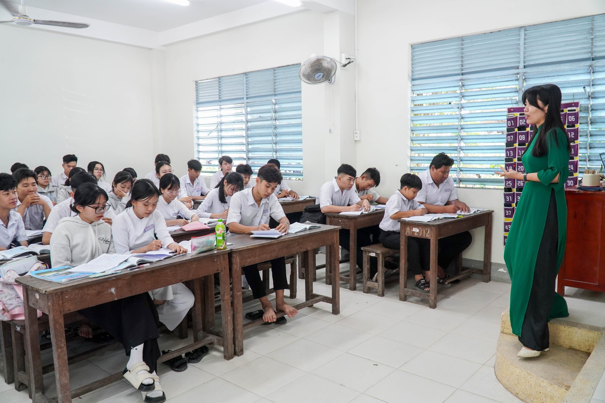 Ch&agrave;ng trai t&iacute; hon v&agrave; lời hứa với b&agrave; nội: "Con sẽ đậu đại học, con l&agrave;m được!"- Ảnh 2.