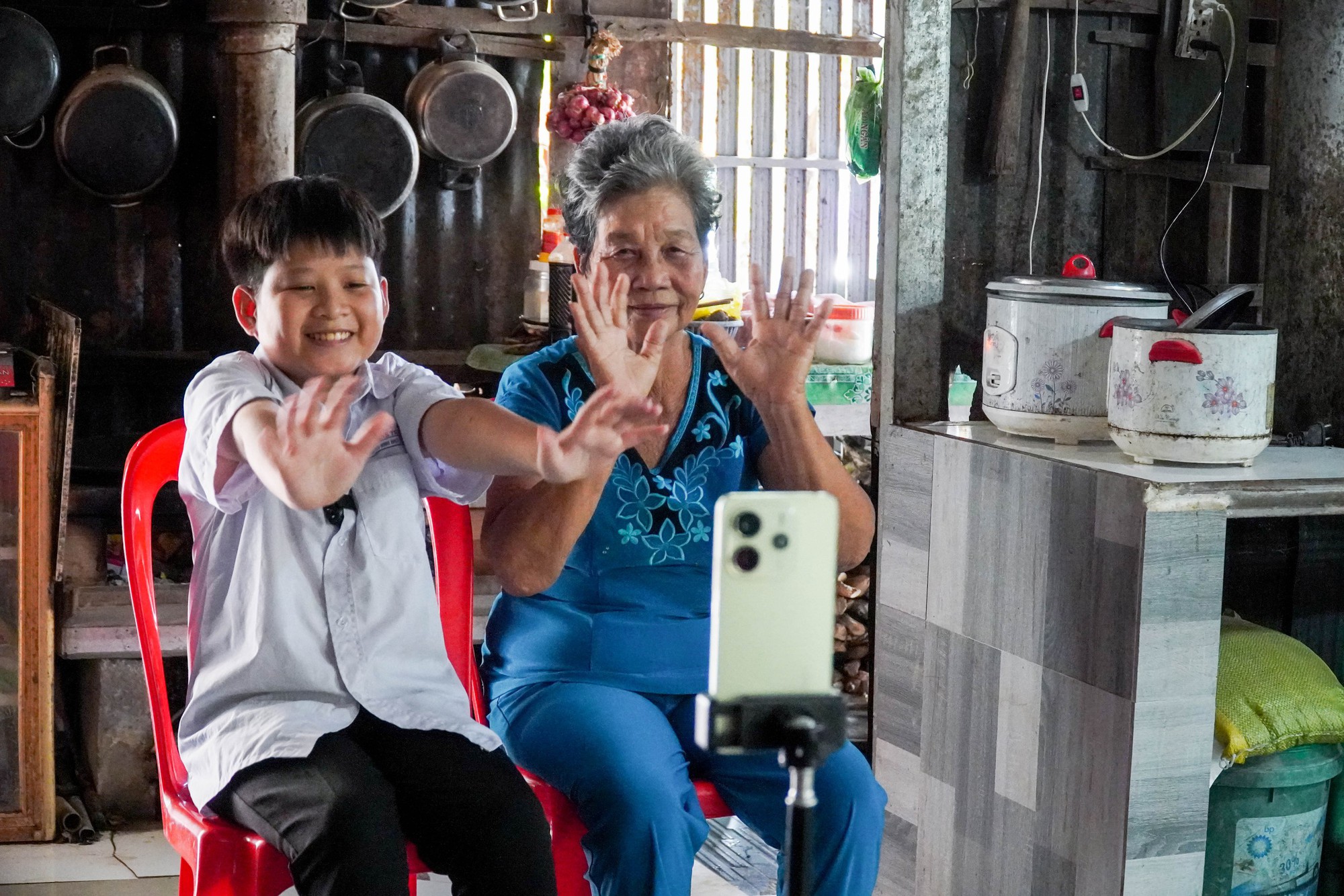 Ch&agrave;ng trai t&iacute; hon v&agrave; lời hứa với b&agrave; nội: "Con sẽ đậu đại học, con l&agrave;m được!"- Ảnh 8.