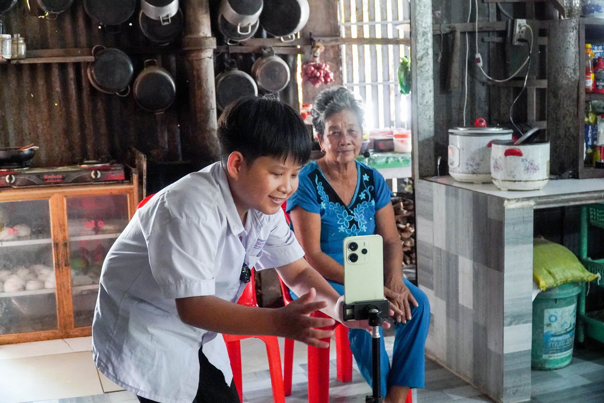 Ch&agrave;ng trai t&iacute; hon v&agrave; lời hứa với b&agrave; nội: "Con sẽ đậu đại học, con l&agrave;m được!"- Ảnh 9.