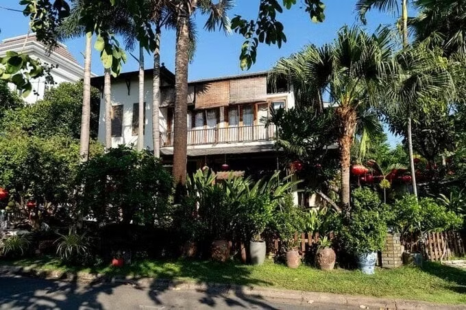 Mỹ nh&acirc;n Việt 16 tuổi đăng quang hoa hậu, 31 tuổi t&aacute;i h&ocirc;n với chồng đại gia: Sống xa hoa trong si&ecirc;u biệt thự 400 tỷ- Ảnh 4.