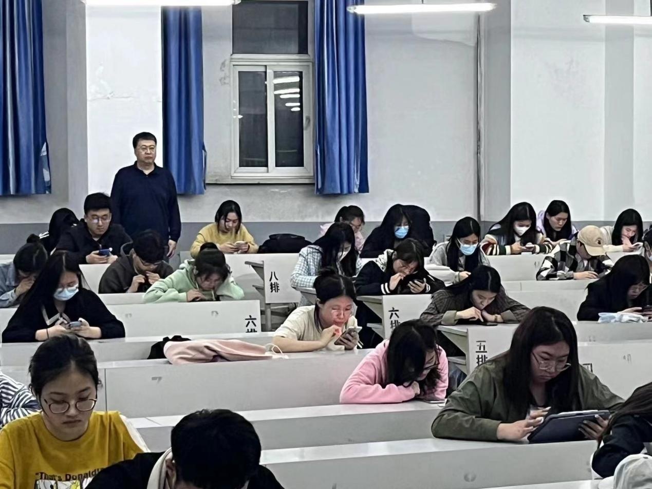 109 đại học Trung Quốc x&oacute;a bỏ ng&agrave;nh Ngoại ngữ: Tiếng Anh, tiếng Nhật dẫn đầu danh s&aacute;ch "khai tử"- Ảnh 2.