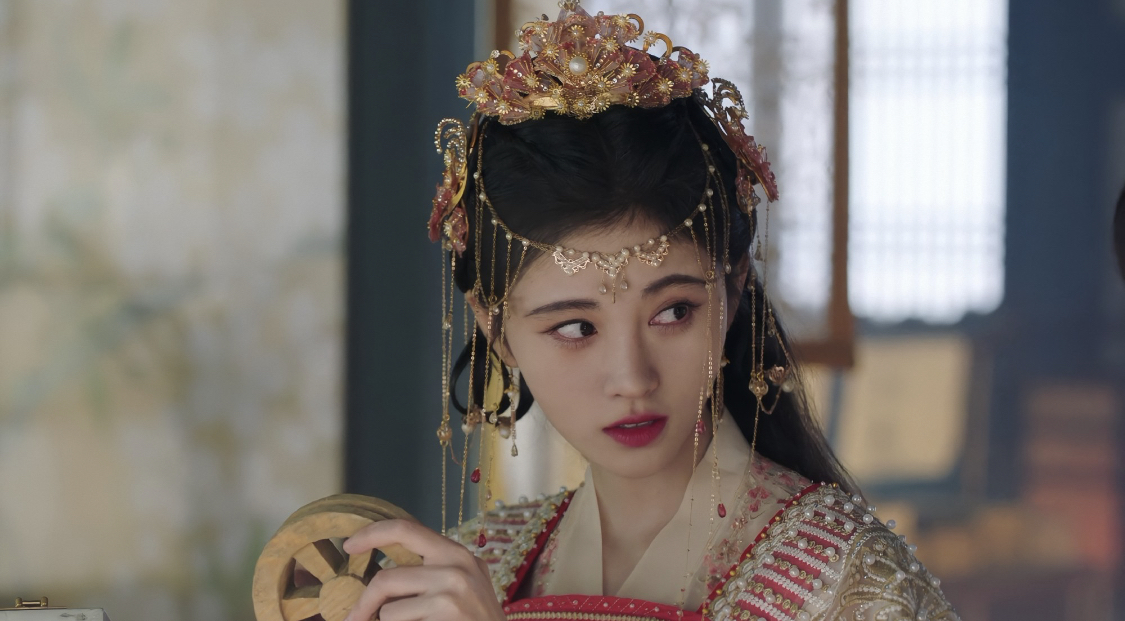 Sống mấy chục năm chưa thấy ai trang điểm lố cỡ n&agrave;y: Phấn son l&ograve;e loẹt "4000 kiểu như 1", l&agrave;m ơn t&ocirc;n trọng người nh&igrave;n- Ảnh 7.