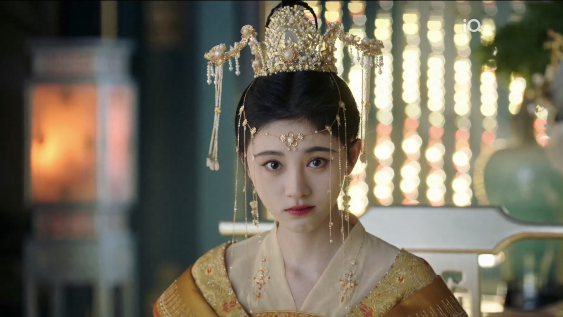 Sống mấy chục năm chưa thấy ai trang điểm lố cỡ n&agrave;y: Phấn son l&ograve;e loẹt "4000 kiểu như 1", l&agrave;m ơn t&ocirc;n trọng người nh&igrave;n- Ảnh 8.