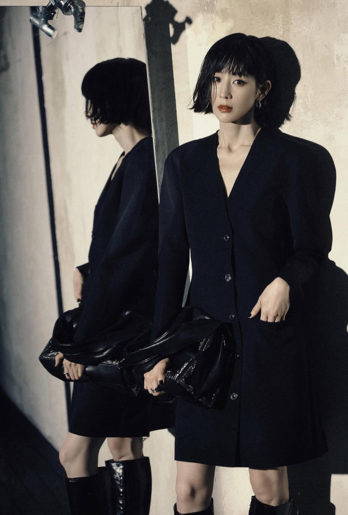 Show Maison Margiela Thu/Đ&ocirc;ng 2026 g&acirc;y b&atilde;o MXH: Hứa Quang H&aacute;n cũng c&oacute; mặt, model catwalk gần như kh&ocirc;ng thấy đường- Ảnh 8.