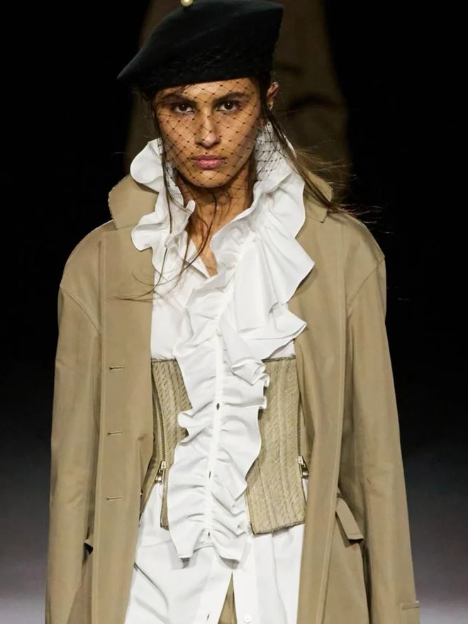 Tưởng "sến sẩm" nhưng đ&acirc;y lại l&agrave; chi tiết cứu rỗi mọi v&oacute;c d&aacute;ng, l&agrave;m khuynh đảo tủ đồ nhất năm 2026- Ảnh 23.