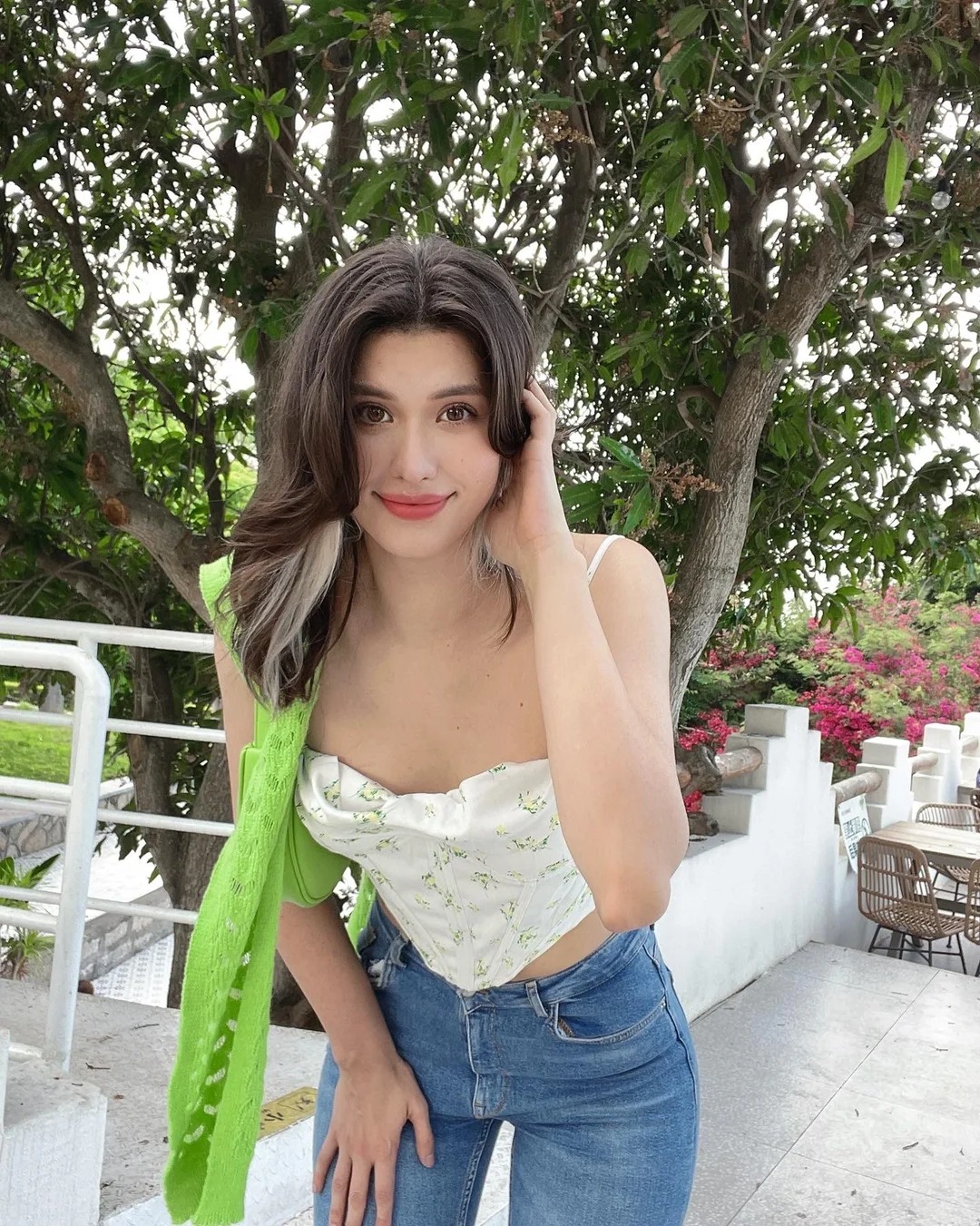 Một Chị Đẹp phi giới t&iacute;nh hẹn h&ograve; staff nữ trong show, mất t&iacute;ch suốt 4 th&aacute;ng h&oacute;a ra v&igrave; bận đưa 