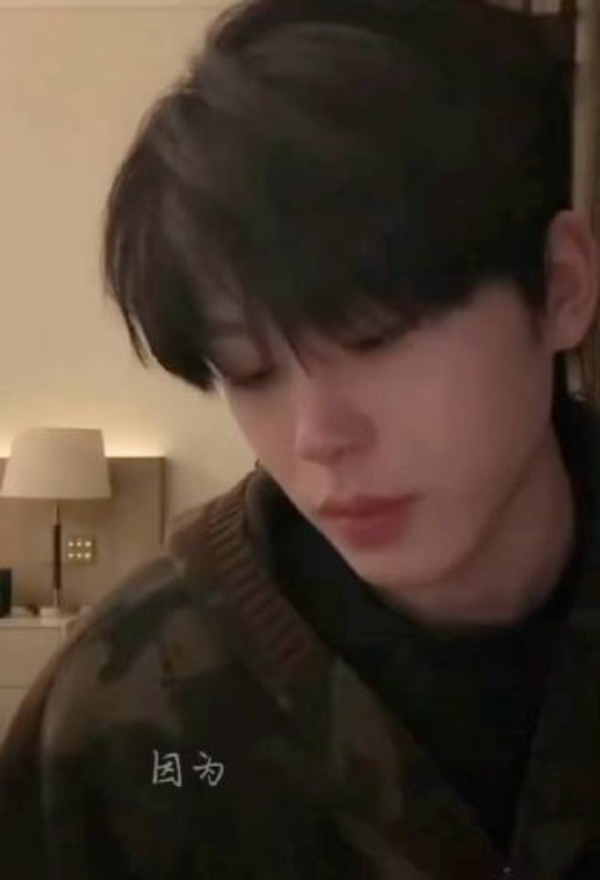 Nam ca sĩ gen Z cao 1m87 b&iacute; mật kết h&ocirc;n rồi ly dị trong v&ograve;ng 1 năm. Cả nước kh&ocirc;ng ai hay biết- Ảnh 2.