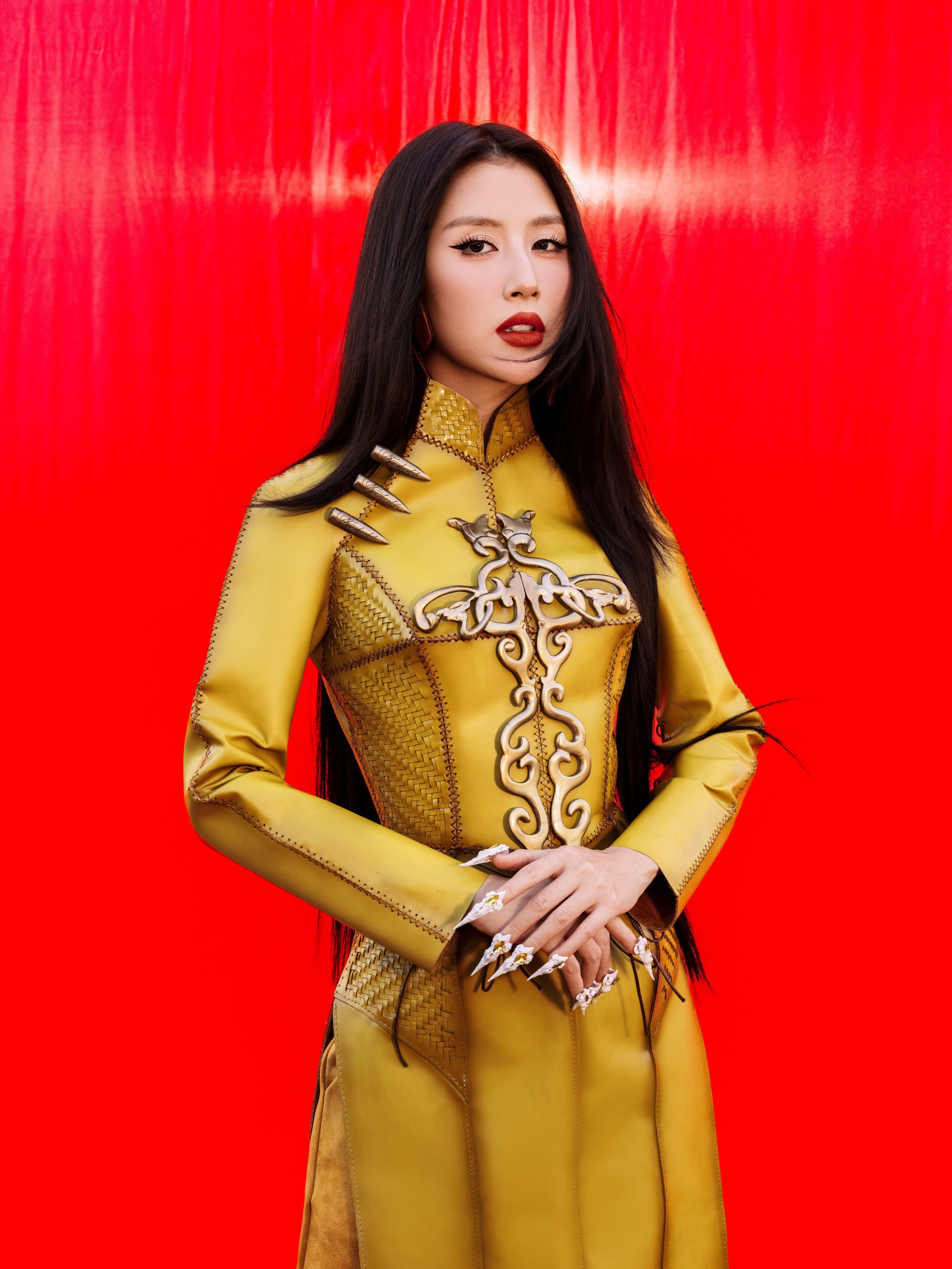 Thảm đỏ hot nhất h&ocirc;m nay: Trấn Th&agrave;nh c&ugrave;ng nửa showbiz hội tụ v&igrave; Quỳnh Anh Shyn, T&oacute;c Ti&ecirc;n - Chi Pu l&ecirc;n đồ &ldquo;chặt ch&eacute;m&rdquo;- Ảnh 4.