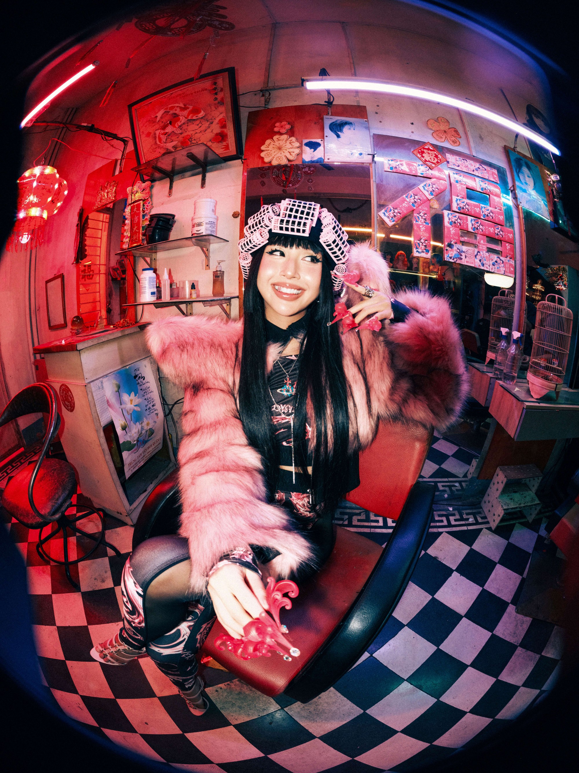 Thảm đỏ hot nhất h&ocirc;m nay: Trấn Th&agrave;nh c&ugrave;ng nửa showbiz hội tụ v&igrave; Quỳnh Anh Shyn, T&oacute;c Ti&ecirc;n - Chi Pu l&ecirc;n đồ &ldquo;chặt ch&eacute;m&rdquo;- Ảnh 5.