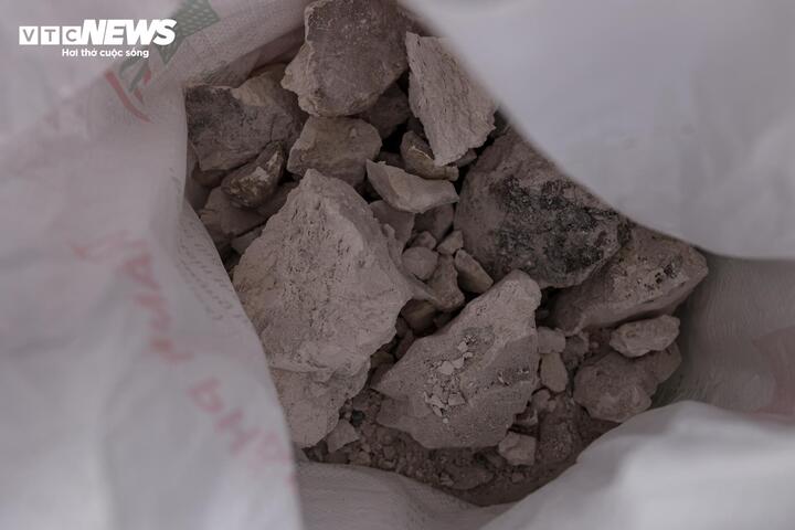 Cận cảnh l&ograve; mổ tuồn gần 300 tấn lợn bệnh v&agrave;o trường học, chợ đầu mối ở H&agrave; Nội- Ảnh 5.