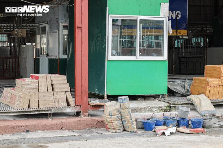 Cận cảnh l&ograve; mổ tuồn gần 300 tấn lợn bệnh v&agrave;o trường học, chợ đầu mối ở H&agrave; Nội- Ảnh 6.