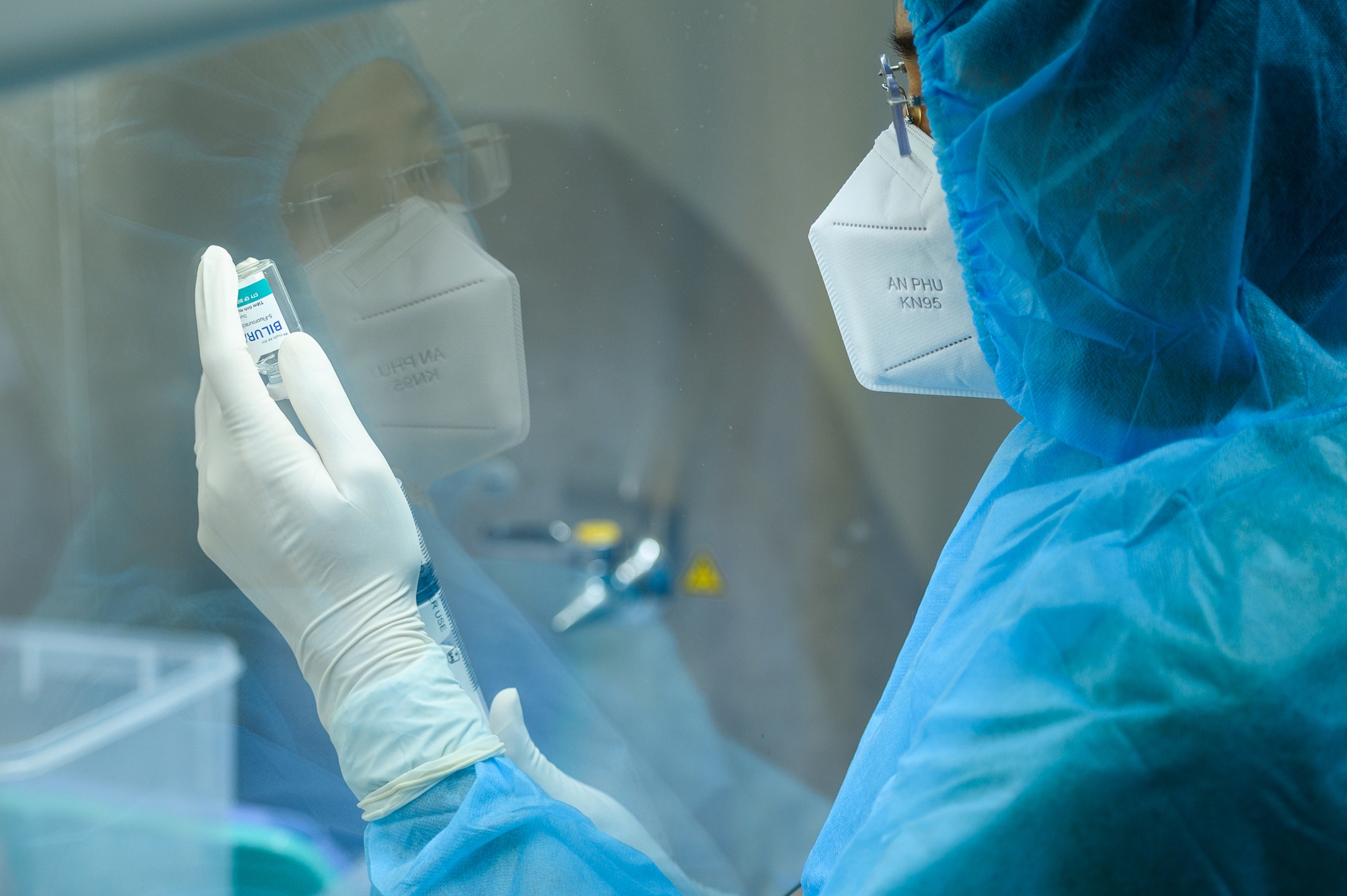 Đỉnh: Cận cảnh quy tr&igrave;nh người Việt được điều trị thuốc miễn dịch ung thư của Nga, gi&aacute; mỗi lọ khoảng 19 triệu- Ảnh 13.