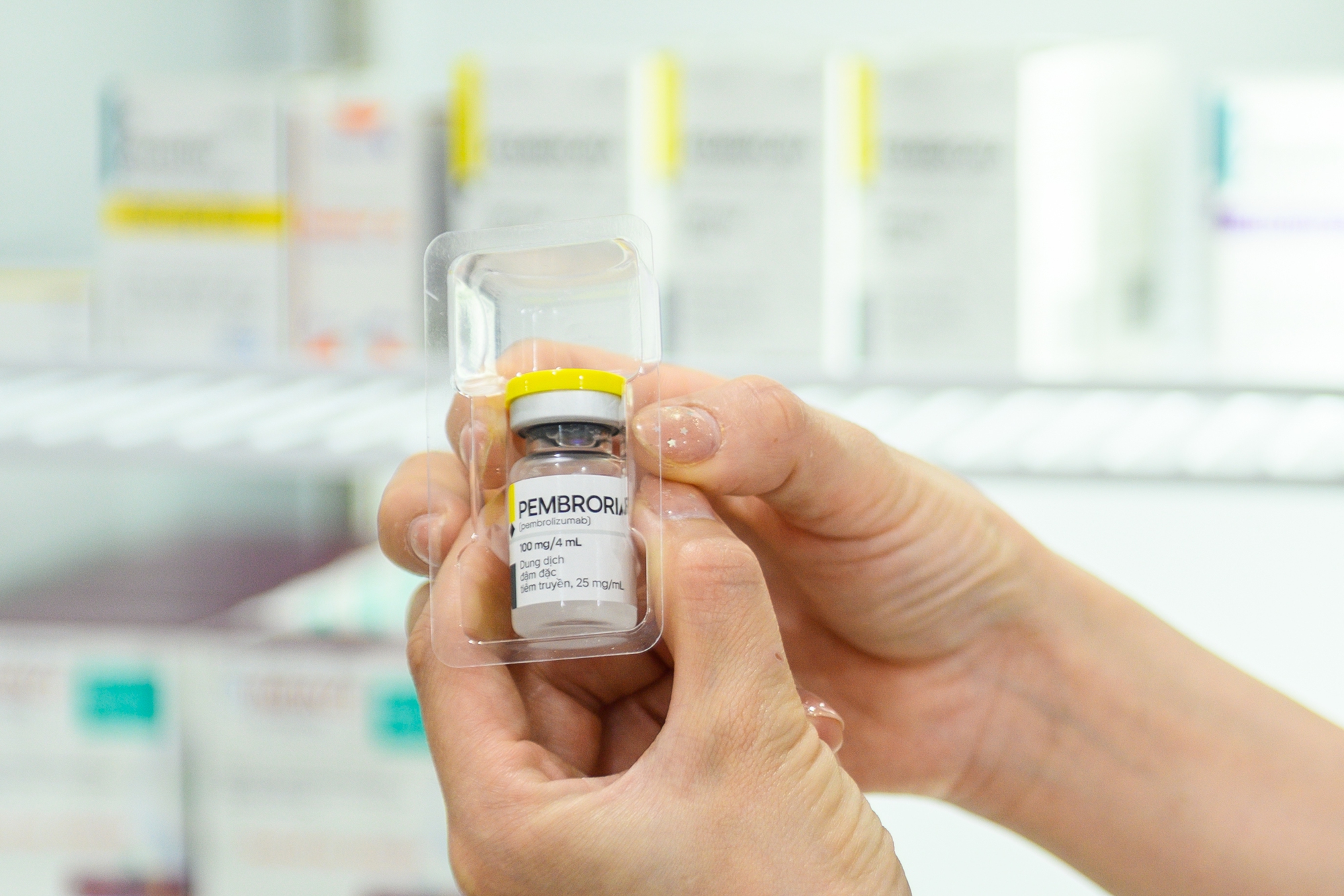 Đỉnh: Cận cảnh quy tr&igrave;nh người Việt được điều trị thuốc miễn dịch ung thư của Nga, gi&aacute; mỗi lọ khoảng 19 triệu- Ảnh 5.