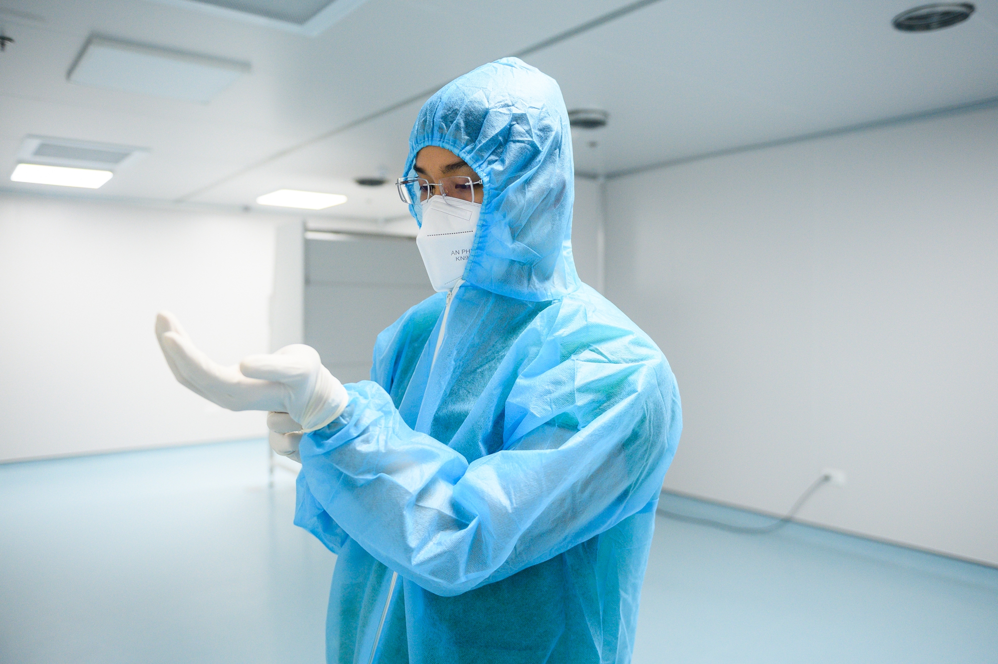 Đỉnh: Cận cảnh quy tr&igrave;nh người Việt được điều trị thuốc miễn dịch ung thư của Nga, gi&aacute; mỗi lọ khoảng 19 triệu- Ảnh 7.