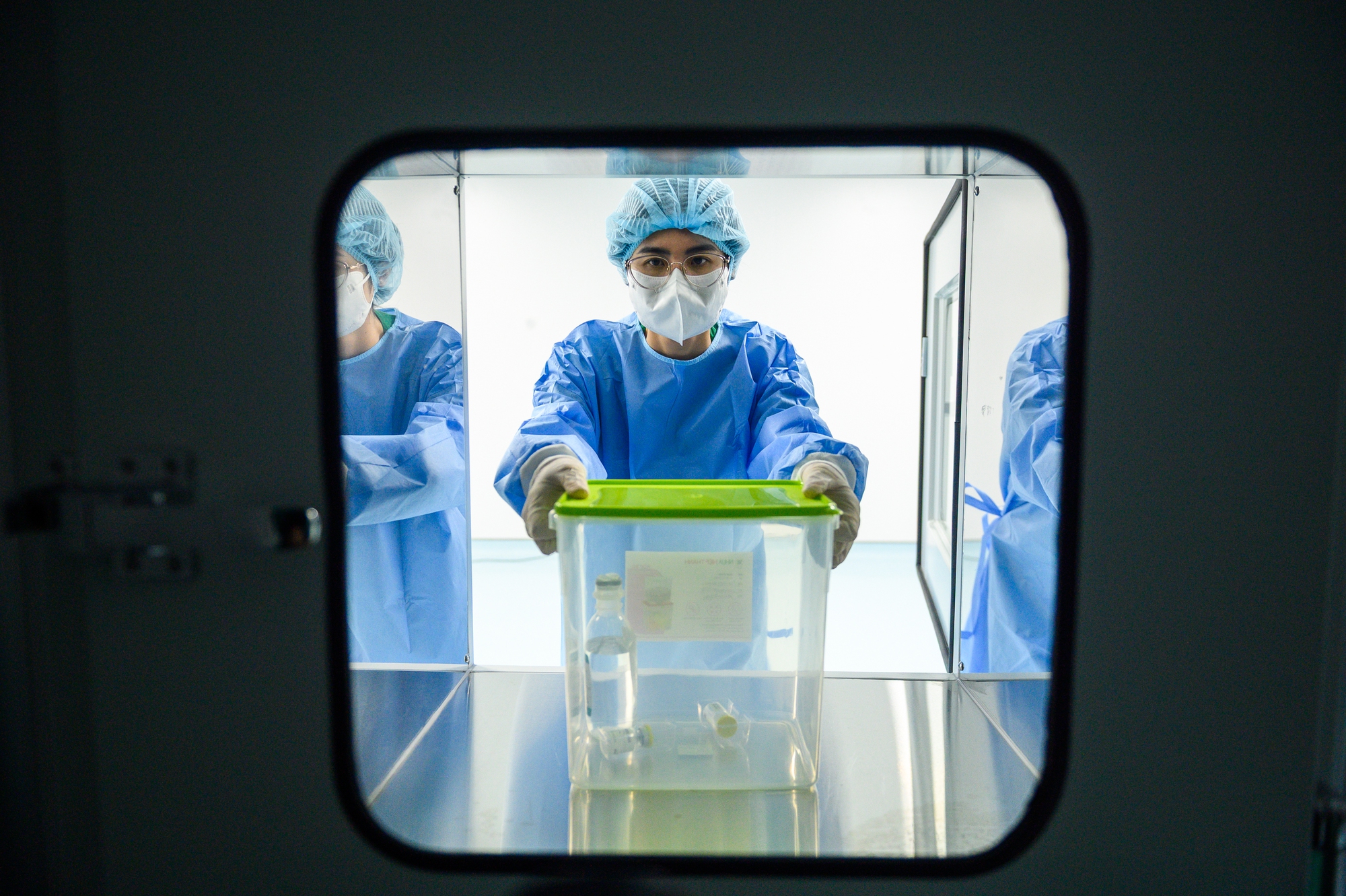 Đỉnh: Cận cảnh quy tr&igrave;nh người Việt được điều trị thuốc miễn dịch ung thư của Nga, gi&aacute; mỗi lọ khoảng 19 triệu- Ảnh 8.