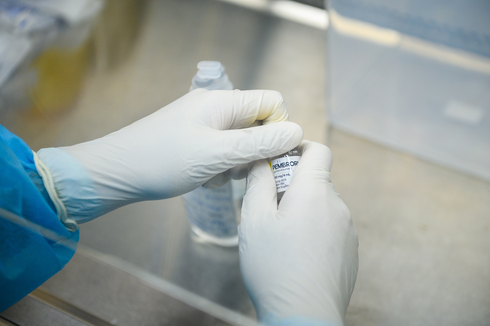 Đỉnh: Cận cảnh quy tr&igrave;nh người Việt được điều trị thuốc miễn dịch ung thư của Nga, gi&aacute; mỗi lọ khoảng 19 triệu- Ảnh 9.