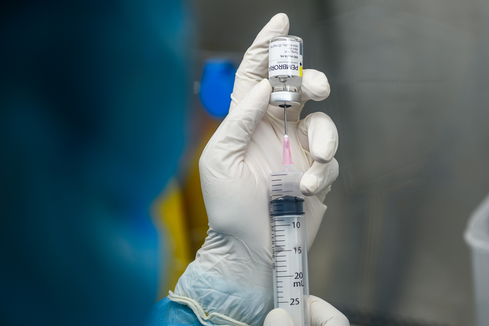 Đỉnh: Cận cảnh quy tr&igrave;nh người Việt được điều trị thuốc miễn dịch ung thư của Nga, gi&aacute; mỗi lọ khoảng 19 triệu- Ảnh 10.