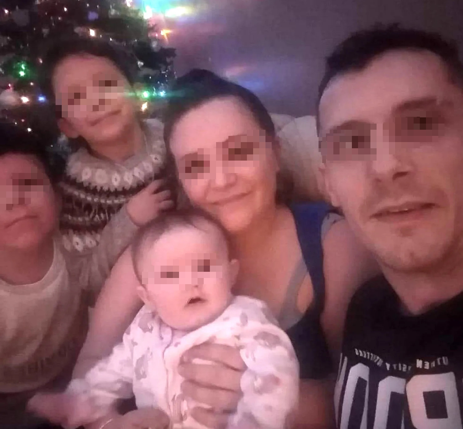 Một người cha 38 tuổi tử vong sau 30 ng&agrave;y ph&aacute;t hiện ung thư đại trực tr&agrave;ng, chị vợ kể: "Anh ấy tưởng đau lưng"- Ảnh 1.