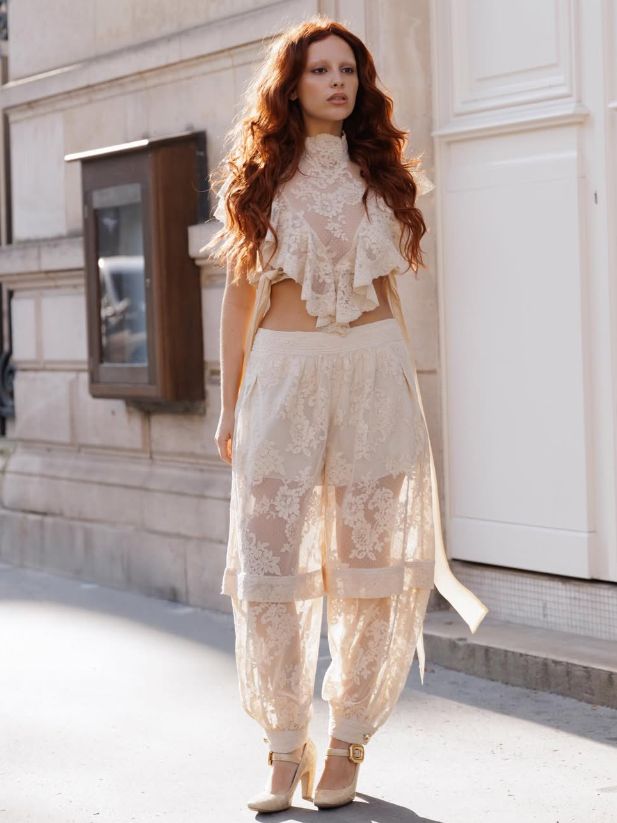 Tưởng "sến sẩm" nhưng đ&acirc;y lại l&agrave; chi tiết cứu rỗi mọi v&oacute;c d&aacute;ng, l&agrave;m khuynh đảo tủ đồ nhất năm 2026- Ảnh 3.