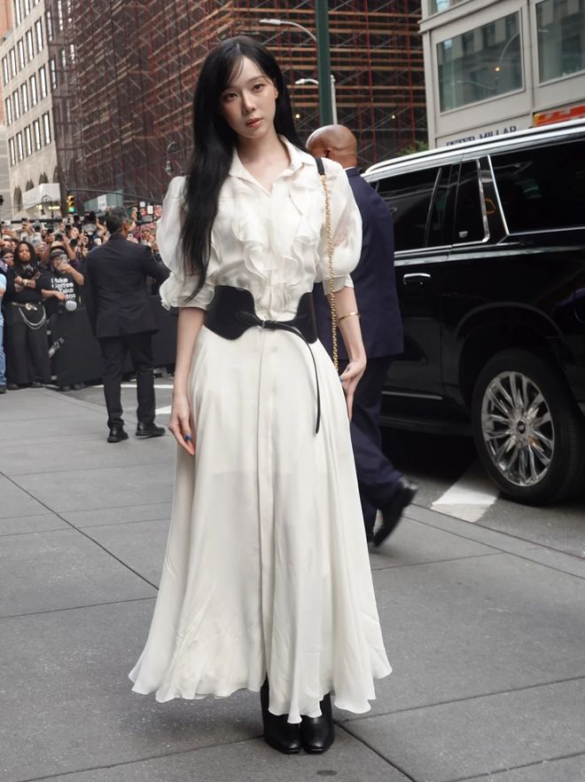 Tưởng "sến sẩm" nhưng đ&acirc;y lại l&agrave; chi tiết cứu rỗi mọi v&oacute;c d&aacute;ng, l&agrave;m khuynh đảo tủ đồ nhất năm 2026- Ảnh 7.