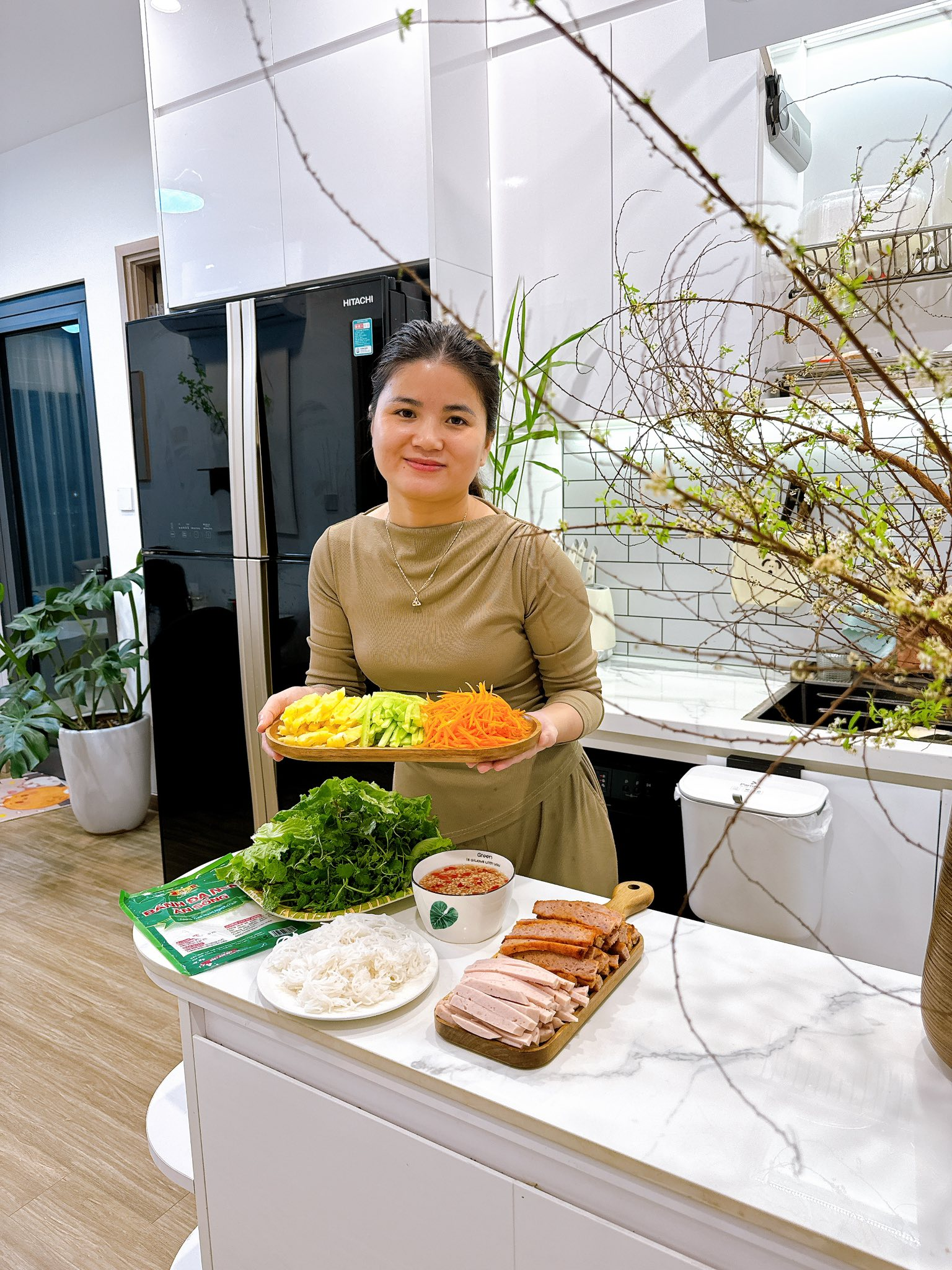 Bếp 5m&sup2; của mẹ bỉm H&agrave; Nội thay đổi ho&agrave;n to&agrave;n chỉ nhờ 1 m&oacute;n: Nhỏ nhưng giải quyết 4 vấn đề c&ugrave;ng l&uacute;c- Ảnh 13.